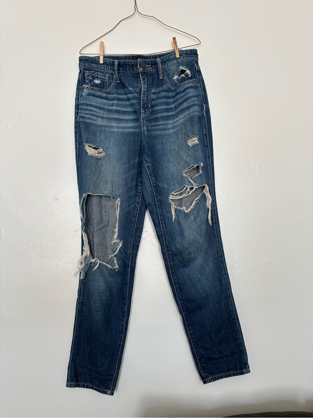 Buckle Black distressed blue jeans